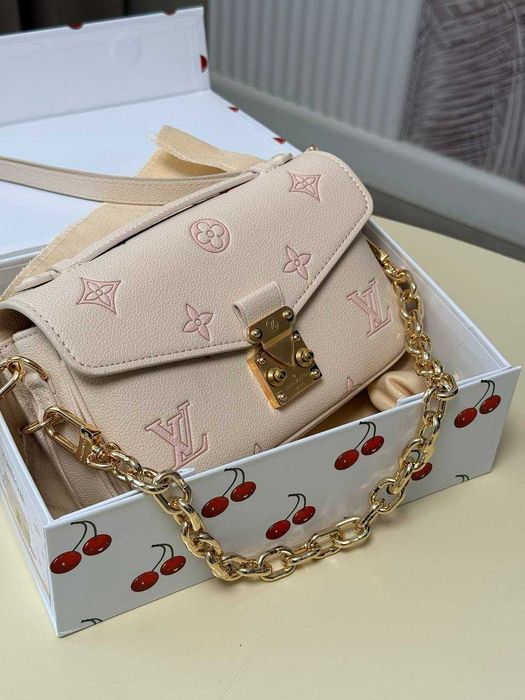 Сумка Louis Vuitton Pochette Metis East West