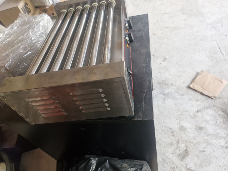 Роліковий електрогриль для ковбасок.