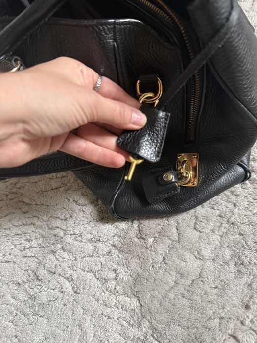 Prada torba skorzana zlote dodatki czarna