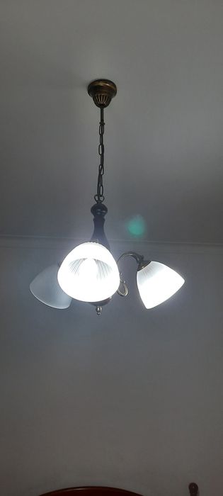 Conjunto de candeeiros de teto e de mesa de cabeceira