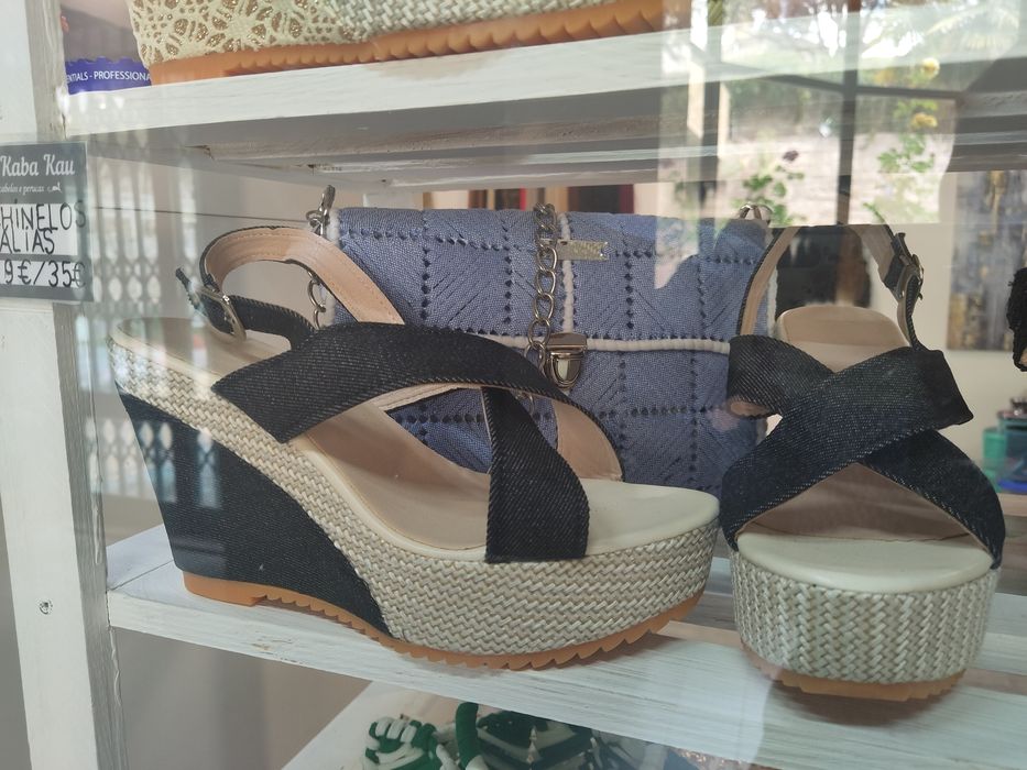 Sandálias de cunha
