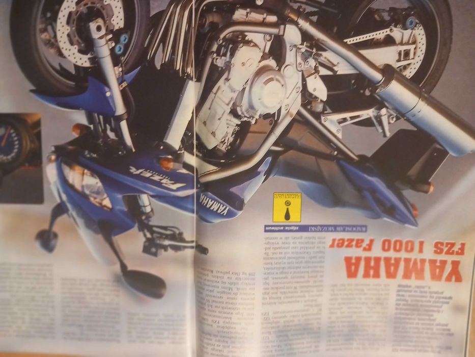 Czasopismo z opisemi plakatem motocykla Honda Fireblade Yamaha FZS