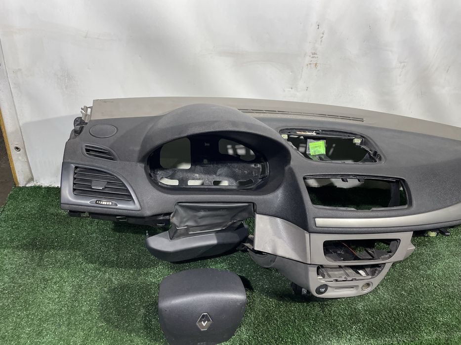 Торпеда панель renault megane 3 рено меган консоль