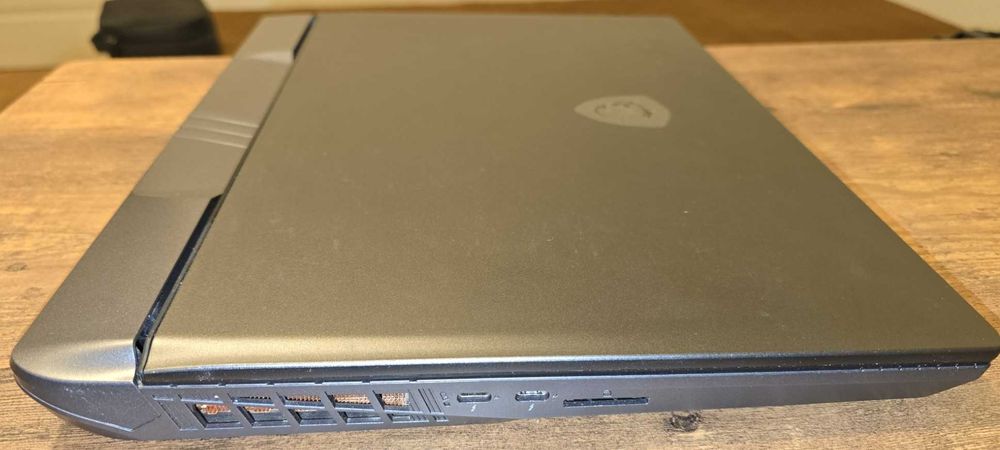 Laptop MSI Vector 16 HX Intel Core Ultra 9 RTX 5080 64 gb ram 4 tb nvme