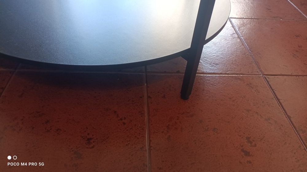 Mesa de centro IKEA  em metal e vidro