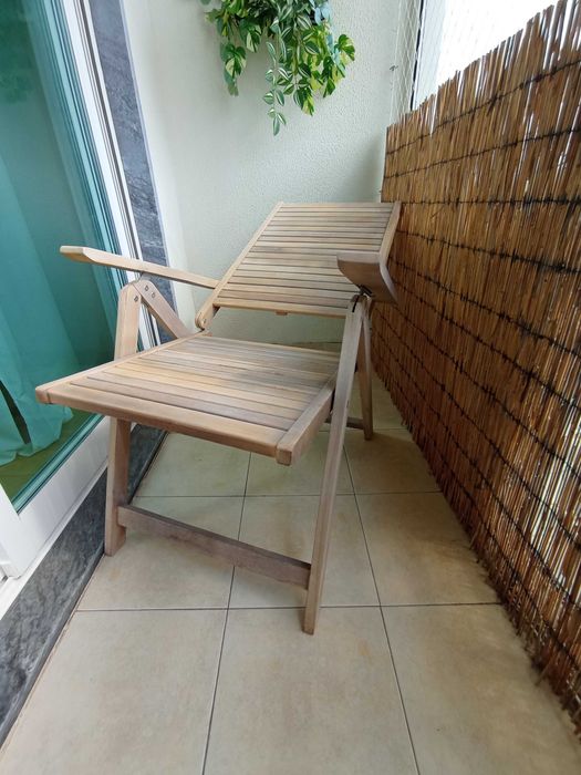Cadeira para jardim reclinável em madeira