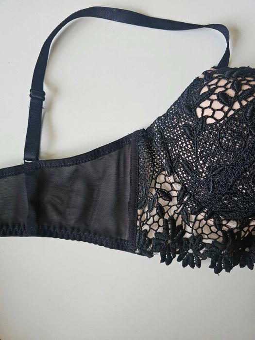 Bralet preto e nude com renda