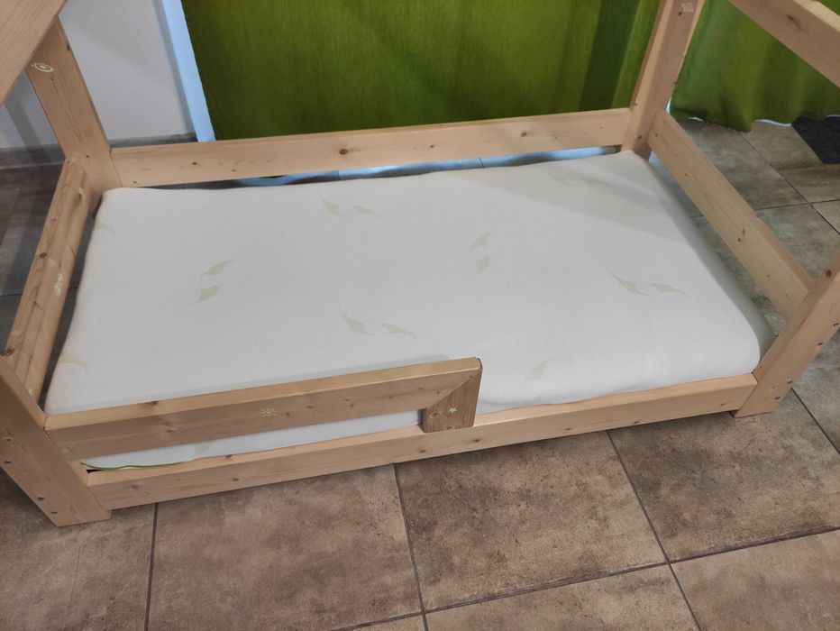 Łóżeczko drewniane domek 70x140 z materacem
