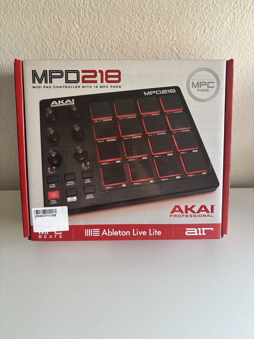 Akai Professional MPD218 Controlador midi usb com 16 Pads MPC