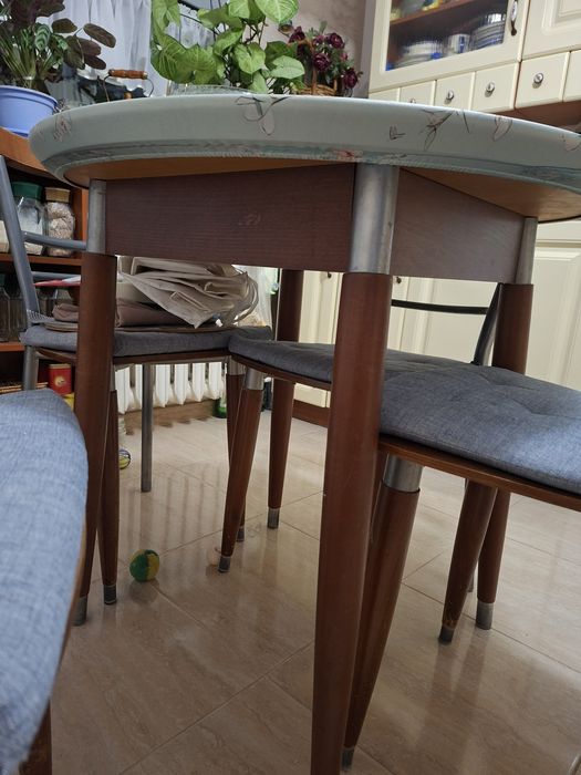Stół okrągły +4 krzesła