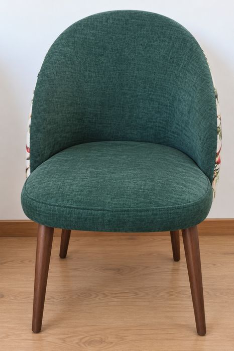 Vendo mesa nova e 4 cadeiras tropicais
