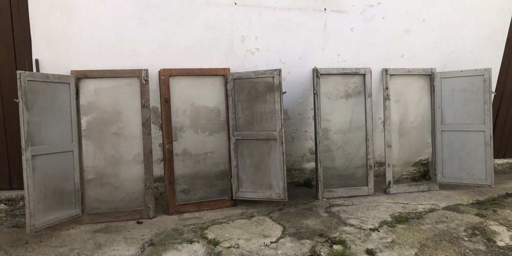 Quatro janelas antigas completas