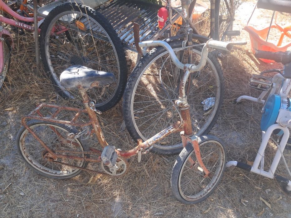 Bicicleta antiga para restauro