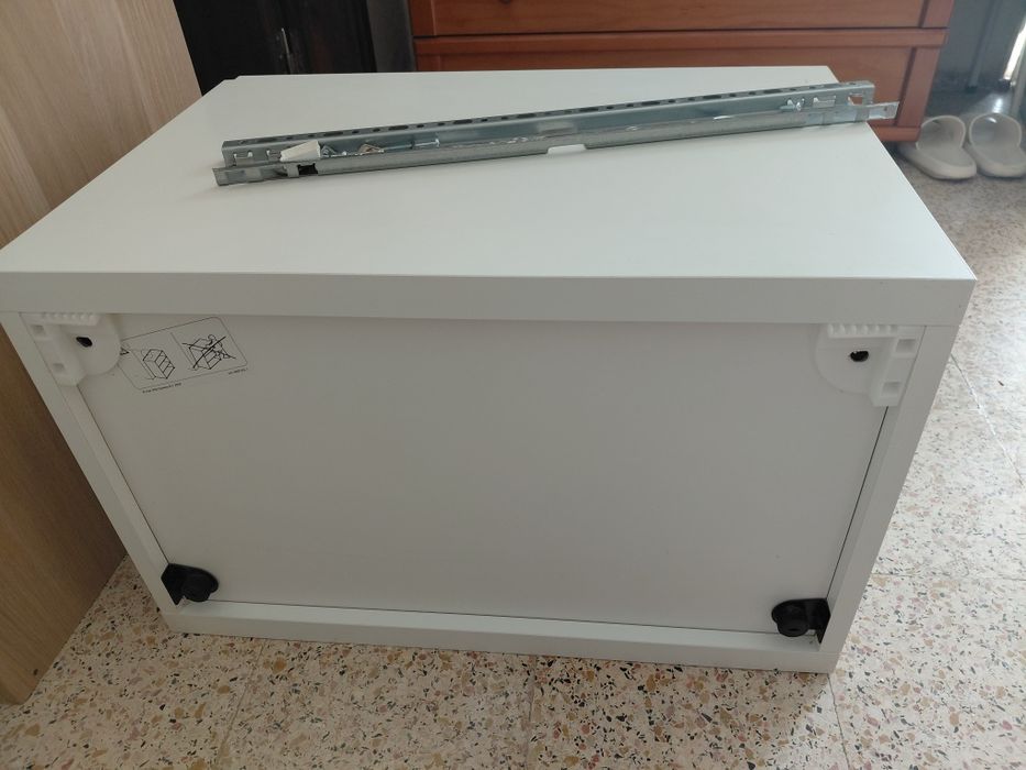 Módulo BRANCO IKEA BESTA com prateleira.