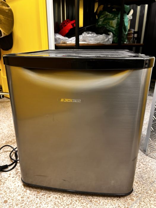 Frigobar pouco usado