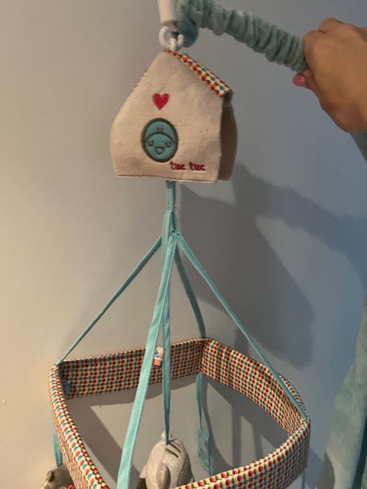 Móbil musical Tuc Tuc para berço/ cama