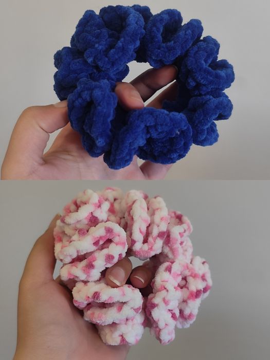 2 scrunchies de material fofinho
