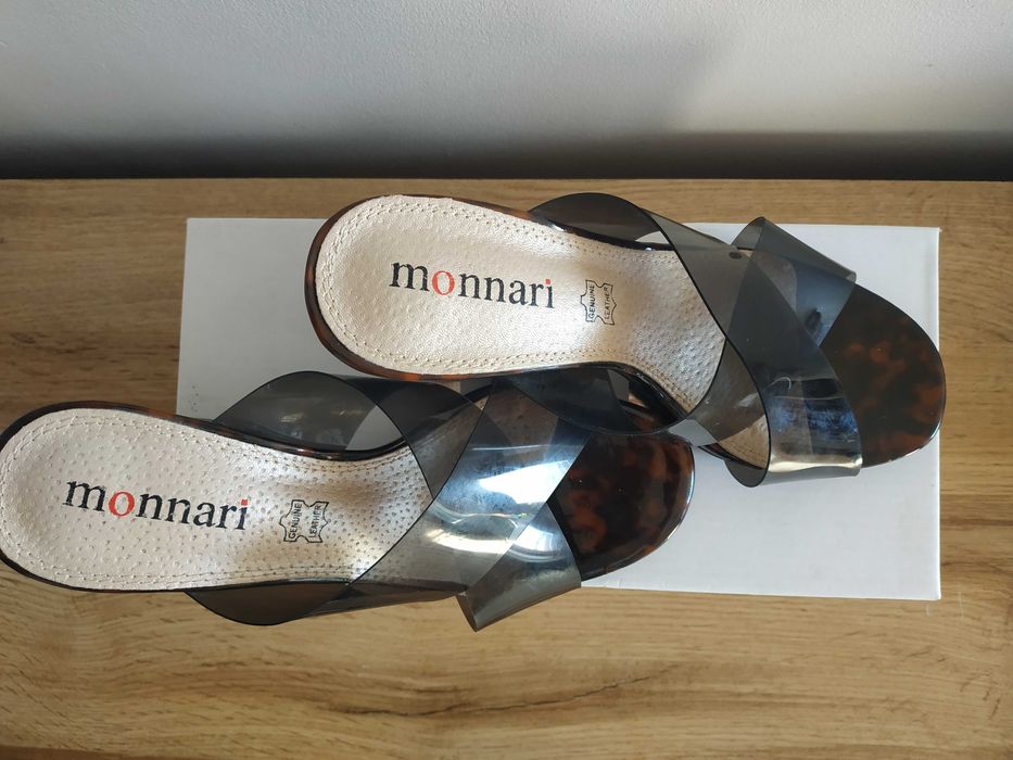 Buty klapki na obcasie