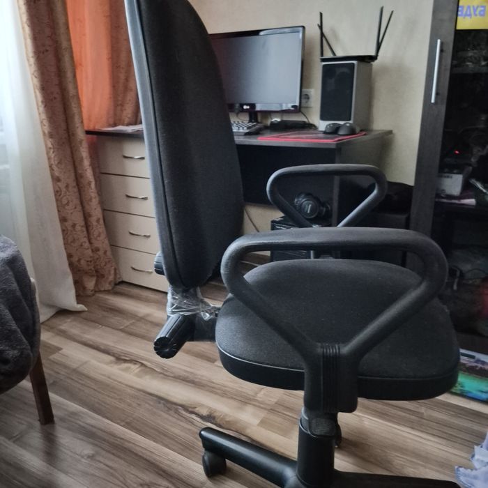 Комп'ютерне крісло.