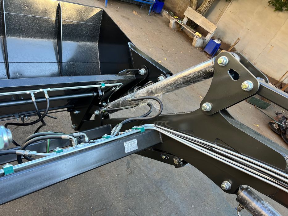 Швидкозʼємний Погрузчик КУН-4000 для трактора МТЗ ЮМЗ Т-40 Виробник