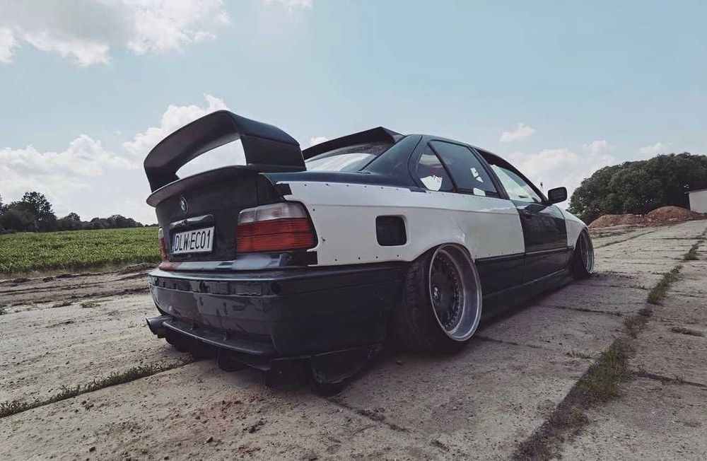 Felony BMW 3 E36 SEDAN 6 elementów Wycięcia na Klamki podkład
