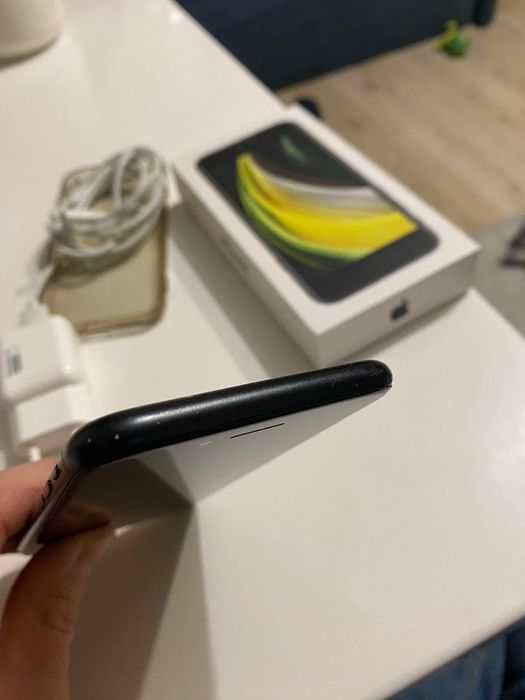 iPhone SE 2020 64GB, komplet.