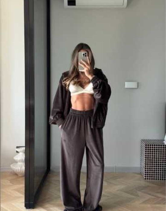 Костюм коричневий велюровий