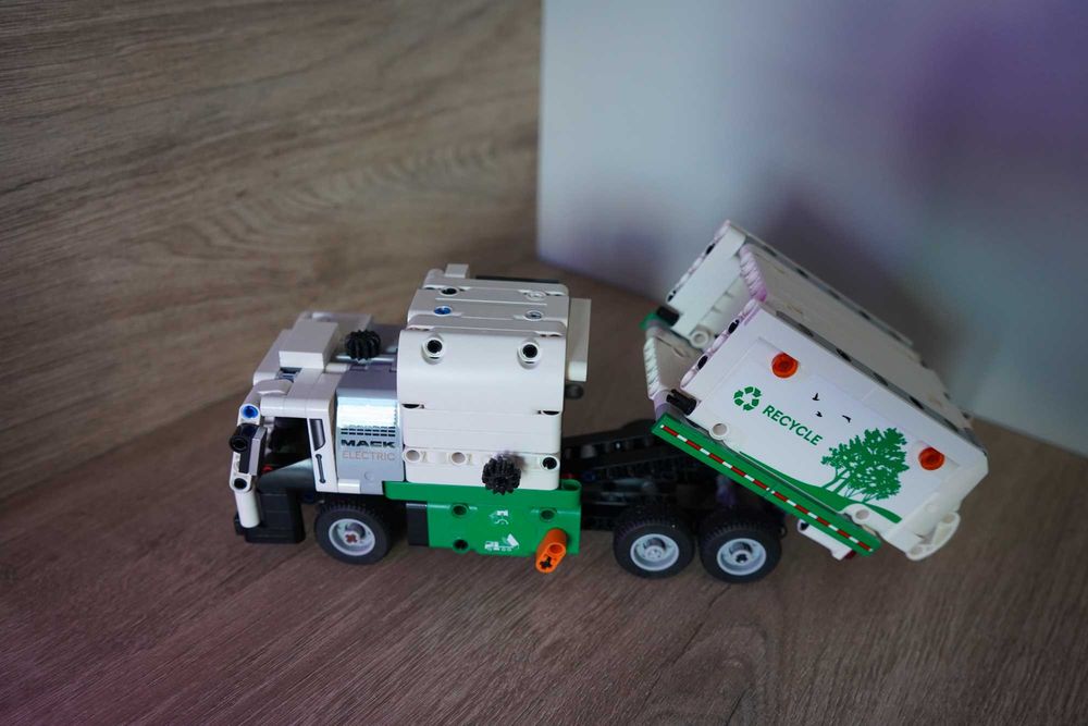 LEGO Technic 42167 Śmieciarka Mack LR Electric