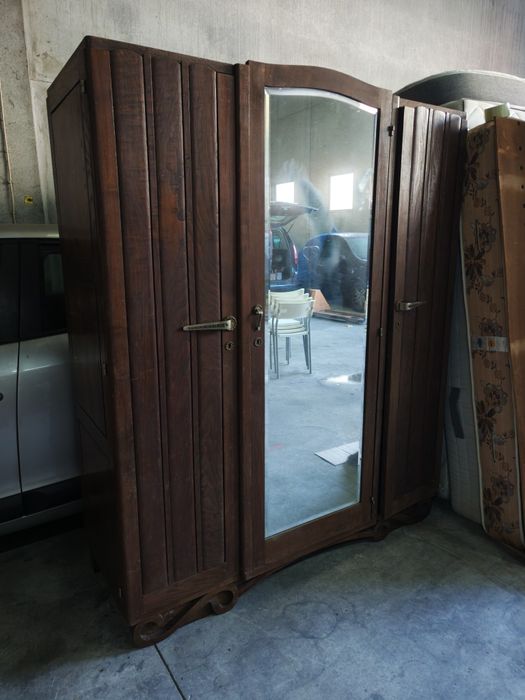 Guarda fatos com entrega