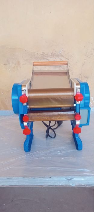 Тісторозкатка електрична NM200