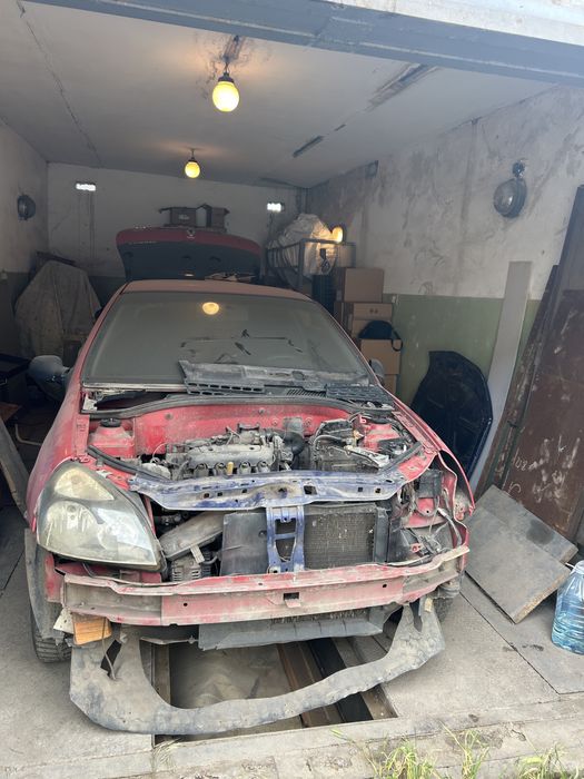 Renault Clio 2 1.2 бензин 8V Машина под разбор или для военных.
