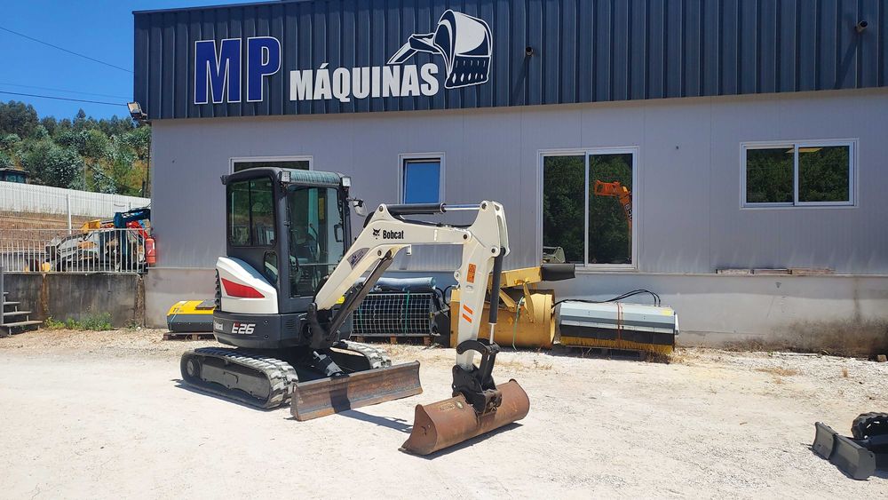 Mini escavadora Bobcat E26