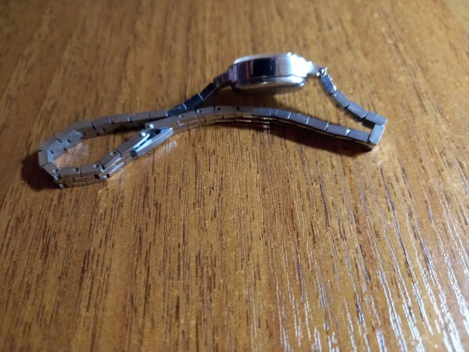 Наручний жіночий годинник часів СРСР Чайка