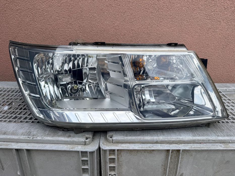 Lampa przednia FIAT FREEMONT DODGE JOURNEY PRAWA EUROPA ORYGINALNA
