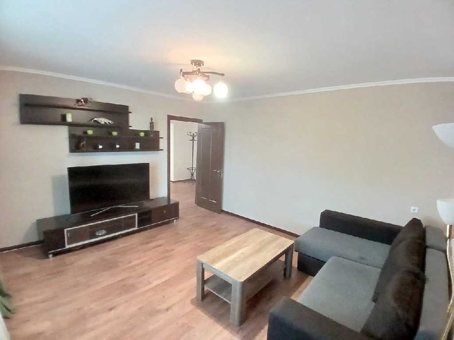 Будинок 2002 року Вул.Бальзака,4. ТРЦ «Глобал UA» 3к.кв. 7й пов. 90 м2