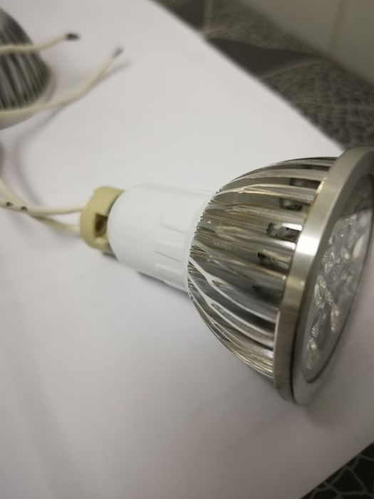 Foco Lâmpada led MR16/GU5. 3 - 220V - 4watts (4 leds cada)