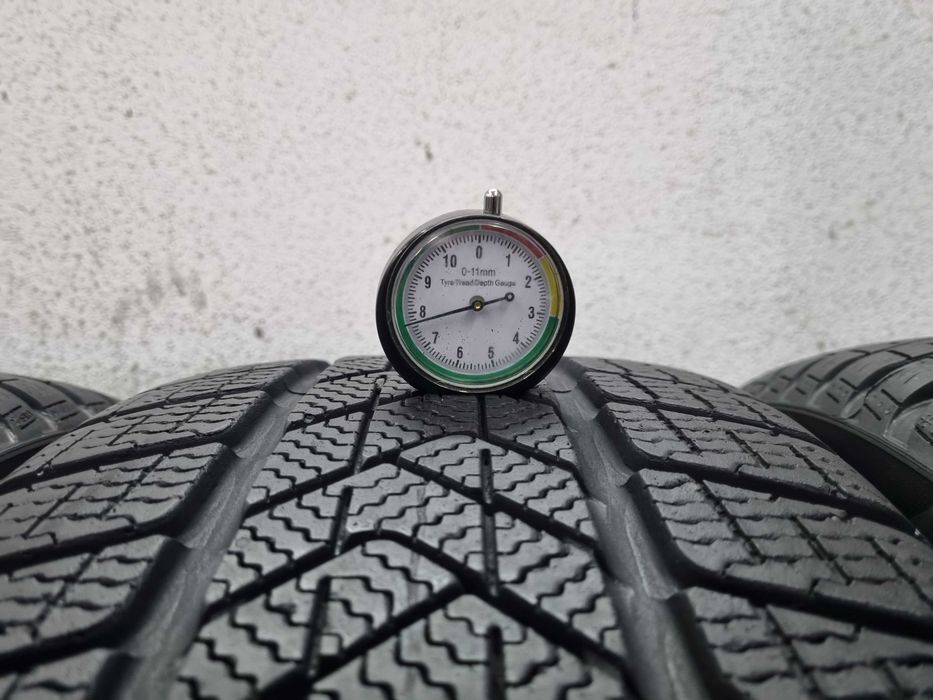 235/45/18 98V Pirelli Winter Sotto Zero 3 TO ELEC-T KOMPLET