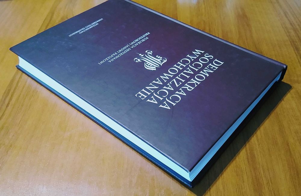 Demokracja, socjalizacja, wychowanie Bauć