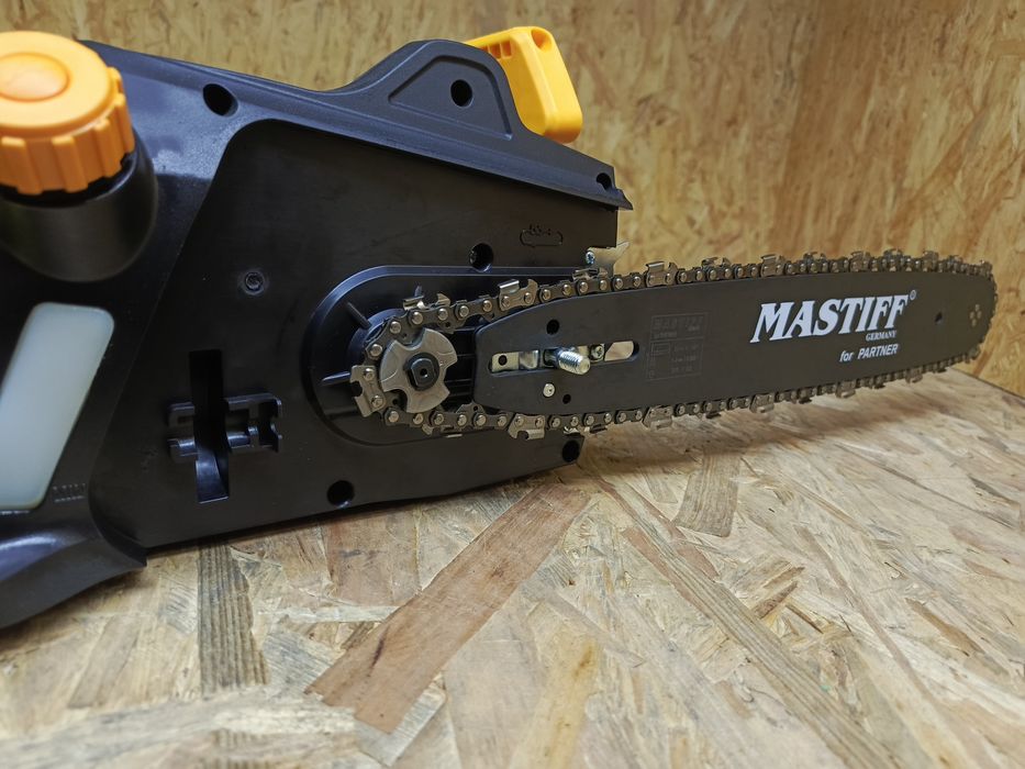Nieużywana piła łańcuchowa elektryczna pilarka