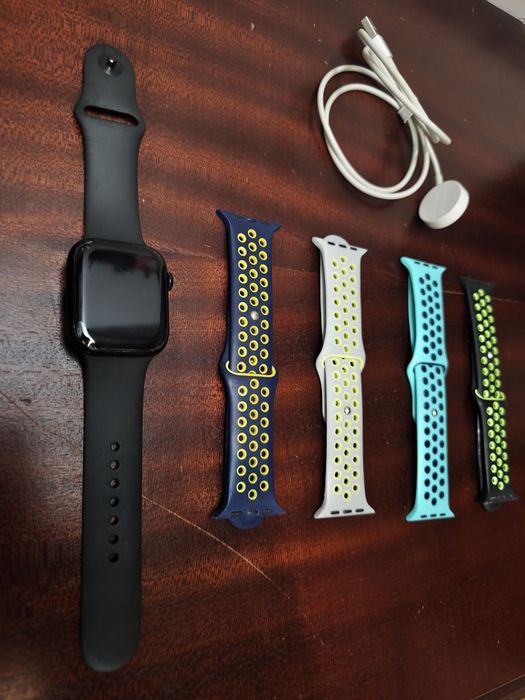Apple Watch Series 8 (45mm) + 4 Braceletes + Películas Novas