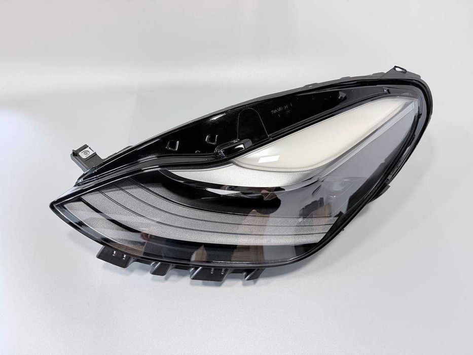 МАТРИЧНІ ФАРИ ліва та права на Tesla Model 3 / Y ( 2021 - 2024 рр )