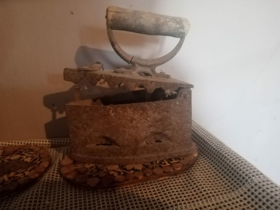 Утюг на углях.      .