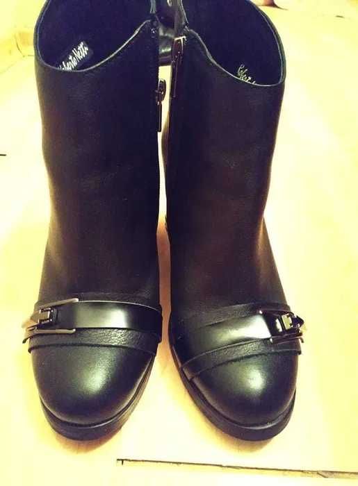 Демісізонні ботинки на каблуку