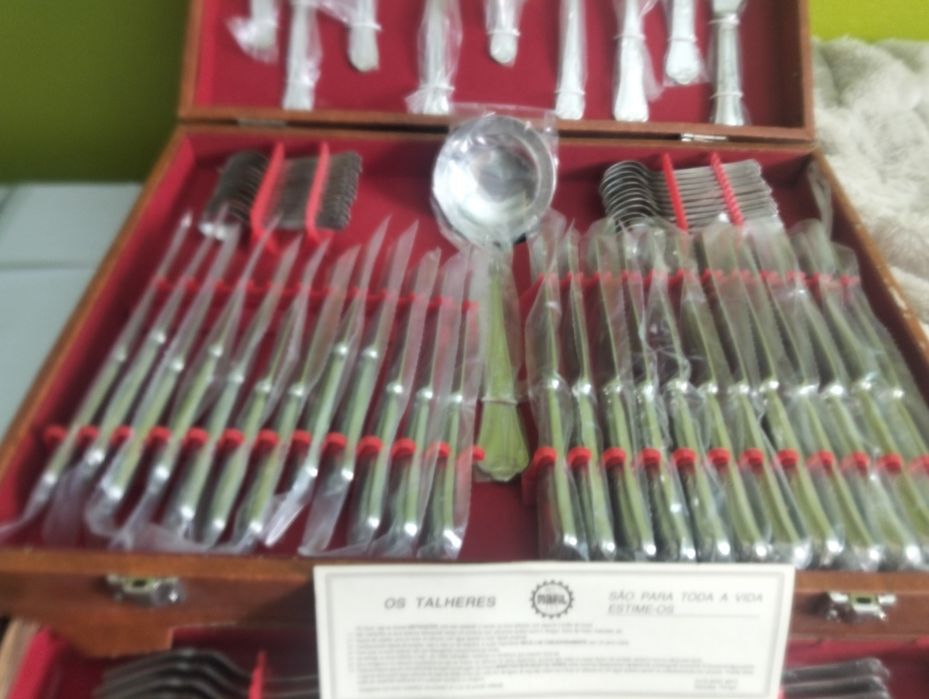 Vendo conjunto com 130 pessas nunca usado