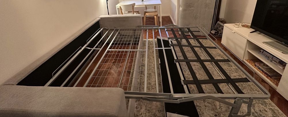 Sofá-cama cinzento de 2 lugares