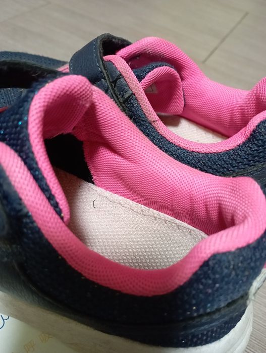 Buty sportowe dziewczęce adidasy rzepy 32