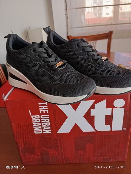 Tênis pretos XTI