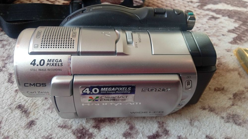 Видеокамера Sony DCR-DVD408E.