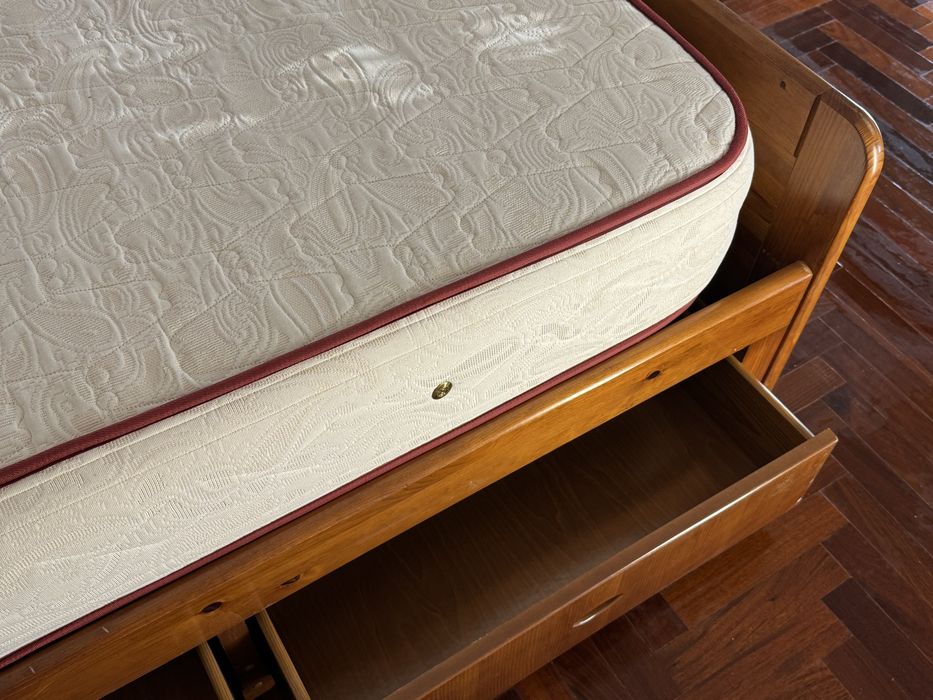 Cama 140x200 com gavetões, colchão incluido.