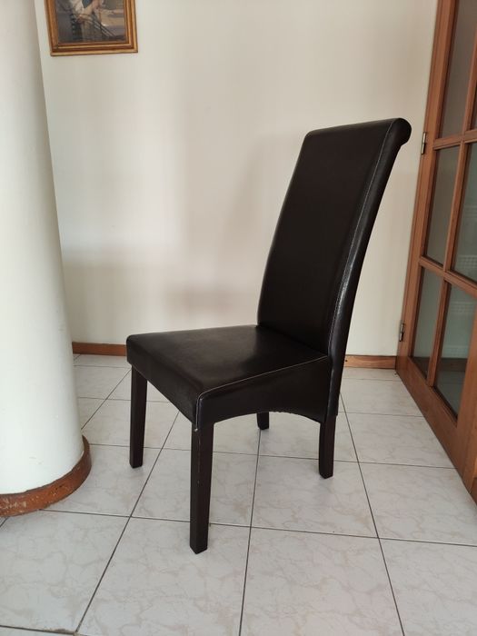 Conjunto Mesa de Jantar + 6 cadeiras + Aparador